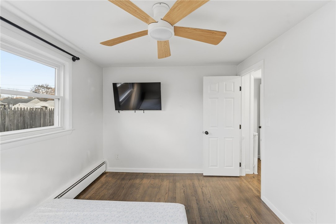 Warwick, Rhode Island 02889, United States, 3 Bedrooms Bedrooms, ,1 BathroomBathrooms,Residential,Active,246008