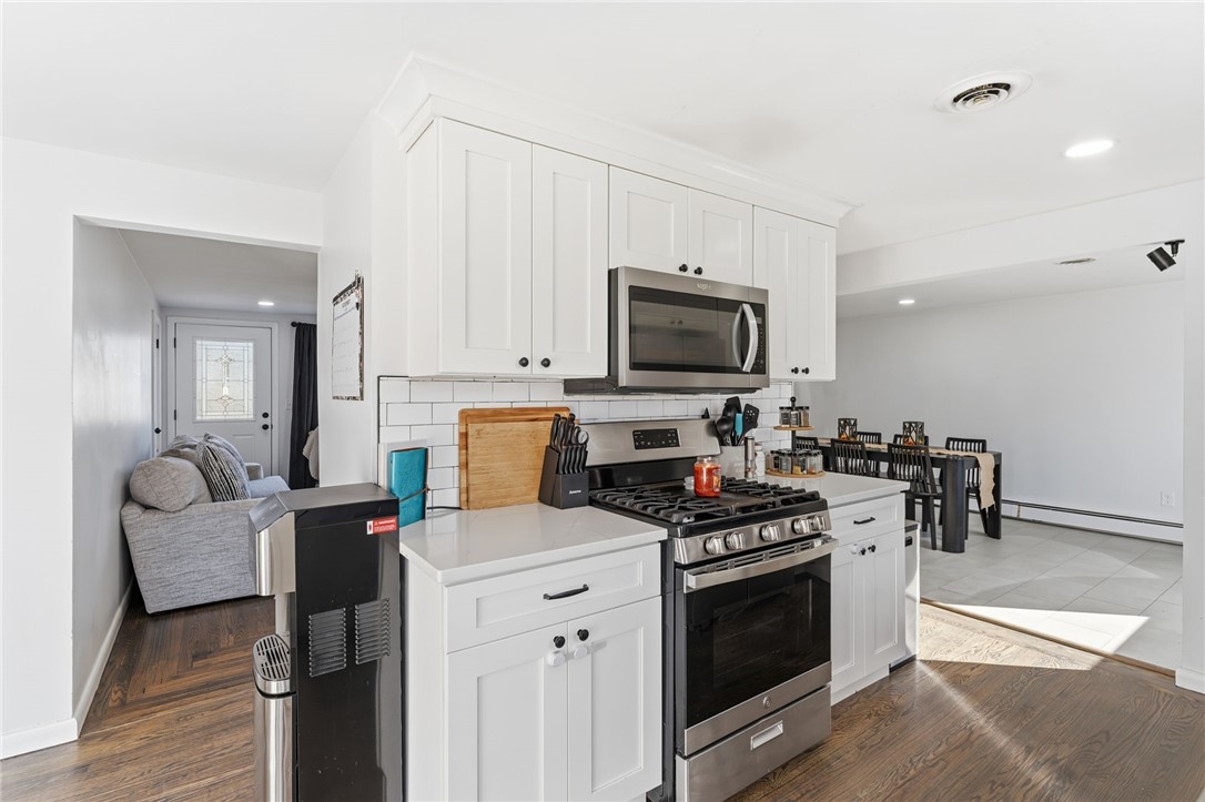 Warwick, Rhode Island 02889, United States, 3 Bedrooms Bedrooms, ,1 BathroomBathrooms,Residential,Active,246008