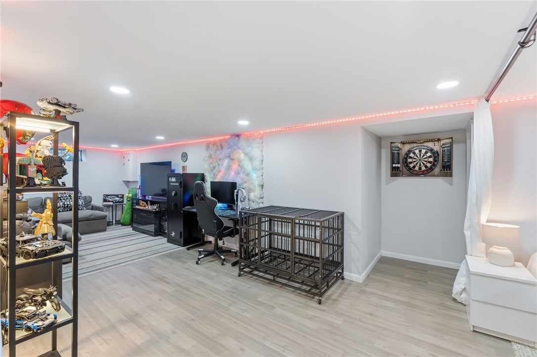 Warwick, Rhode Island 02889, United States, 3 Bedrooms Bedrooms, ,1 BathroomBathrooms,Residential,Active,246008