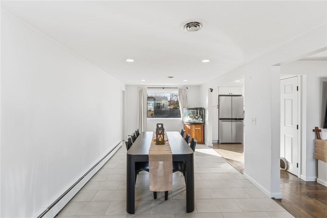 Warwick, Rhode Island 02889, United States, 3 Bedrooms Bedrooms, ,1 BathroomBathrooms,Residential,Active,246008