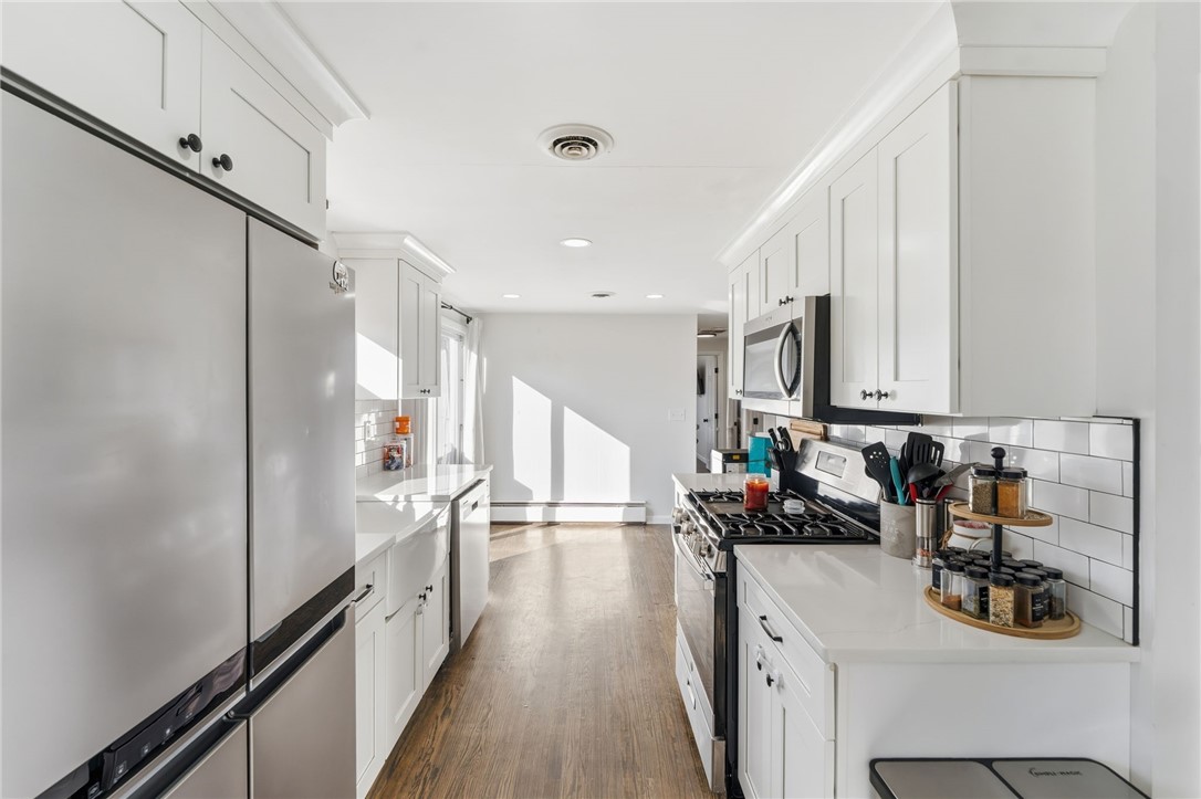 Warwick, Rhode Island 02889, United States, 3 Bedrooms Bedrooms, ,1 BathroomBathrooms,Residential,Active,246008