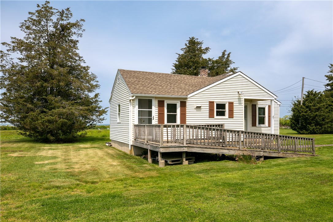 Portsmouth, Rhode Island 02871, United States, 2 Bedrooms Bedrooms, ,1 BathroomBathrooms,Residential,Active,198871