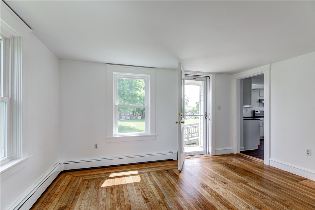 Portsmouth, Rhode Island 02871, United States, 2 Bedrooms Bedrooms, ,1 BathroomBathrooms,Residential,Active,198871