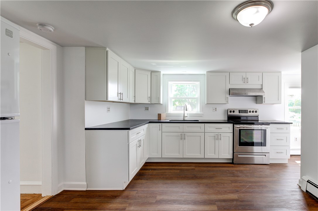 Portsmouth, Rhode Island 02871, United States, 2 Bedrooms Bedrooms, ,1 BathroomBathrooms,Residential,Active,198871