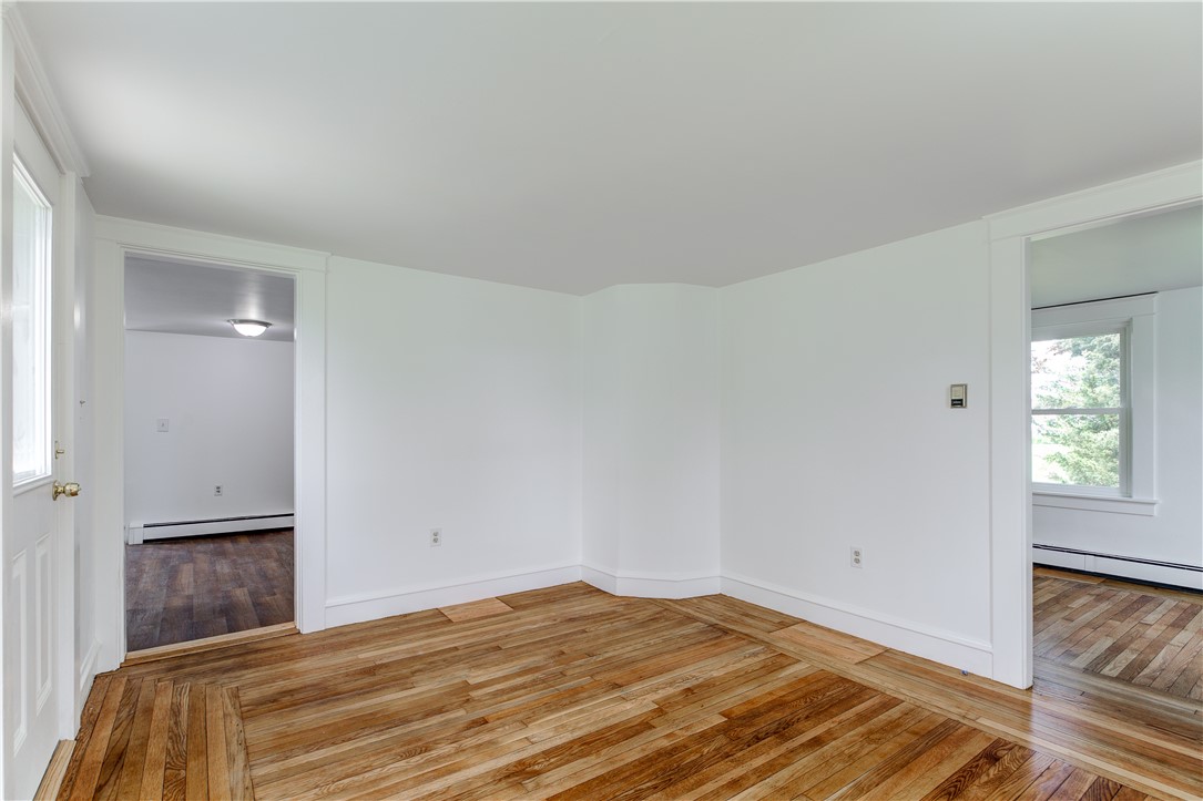 Portsmouth, Rhode Island 02871, United States, 2 Bedrooms Bedrooms, ,1 BathroomBathrooms,Residential,Active,198871