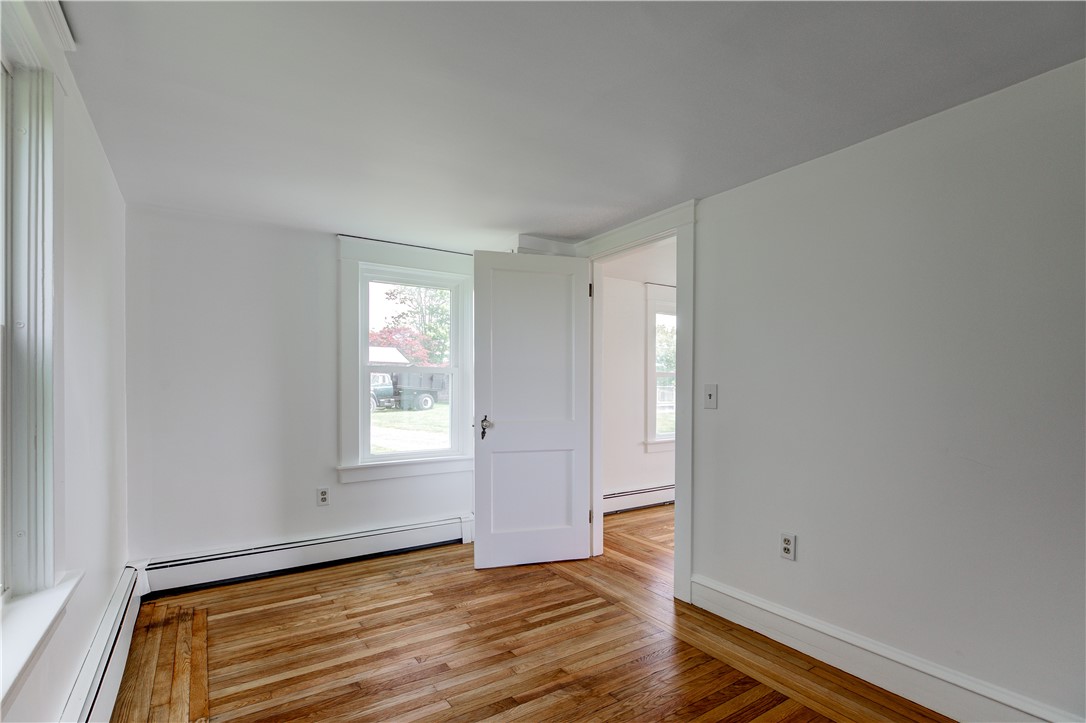 Portsmouth, Rhode Island 02871, United States, 2 Bedrooms Bedrooms, ,1 BathroomBathrooms,Residential,Active,198871