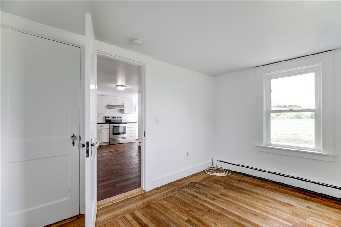 Portsmouth, Rhode Island 02871, United States, 2 Bedrooms Bedrooms, ,1 BathroomBathrooms,Residential,Active,198871