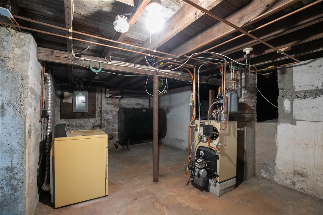 Portsmouth, Rhode Island 02871, United States, 2 Bedrooms Bedrooms, ,1 BathroomBathrooms,Residential,Active,198871