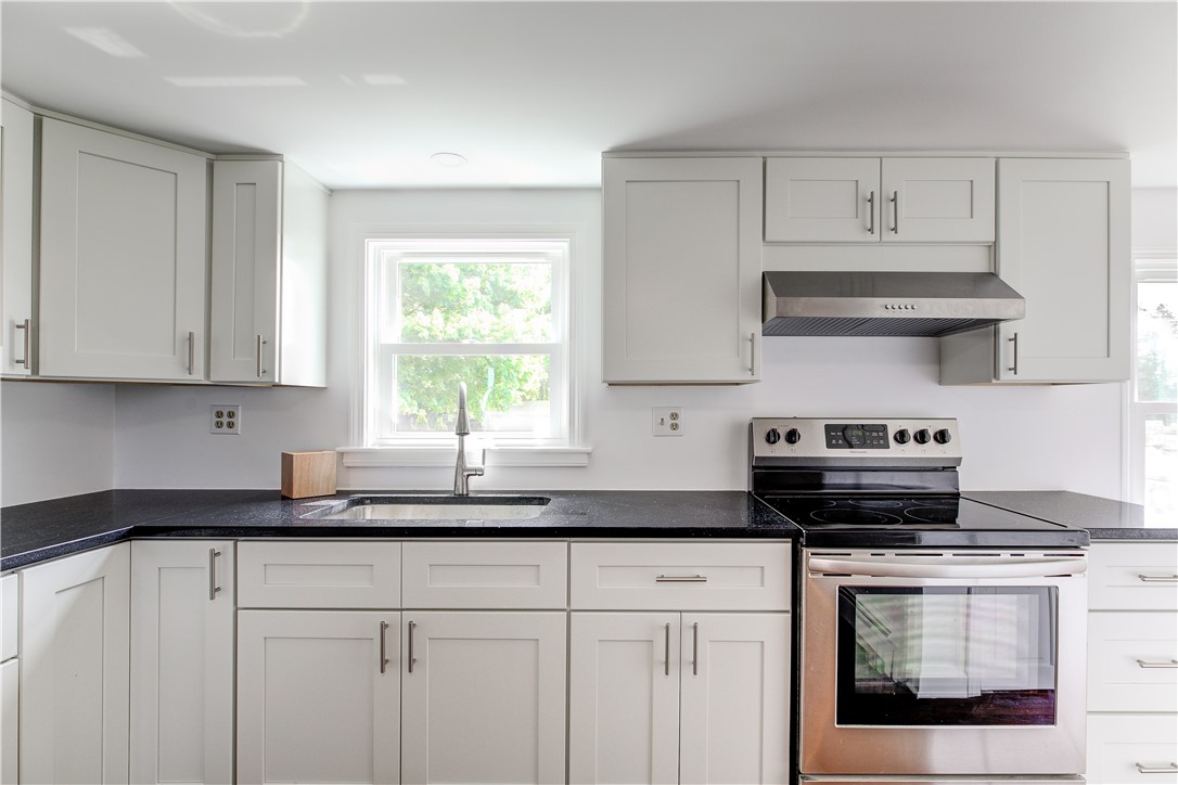 Portsmouth, Rhode Island 02871, United States, 2 Bedrooms Bedrooms, ,1 BathroomBathrooms,Residential,Active,198871