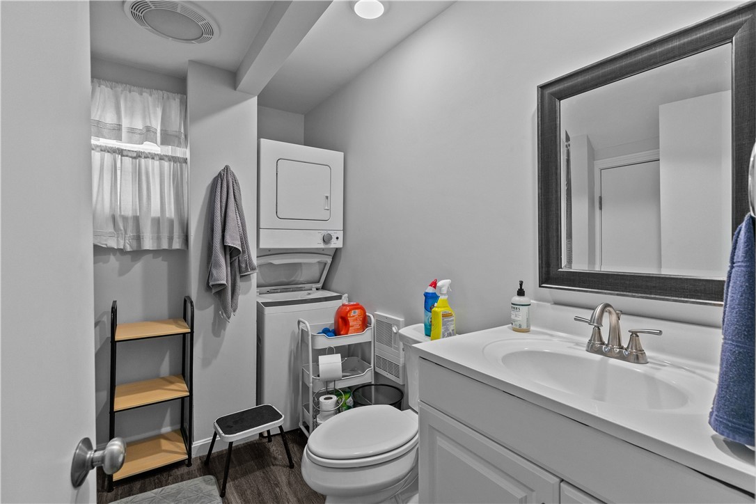 Middletown, Rhode Island 02842, United States, 1 Bedroom Bedrooms, ,2 BathroomsBathrooms,Residential,Active,237911