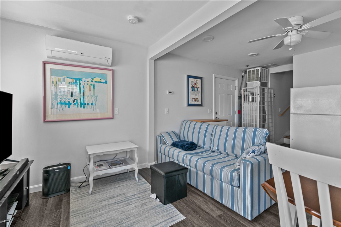 Middletown, Rhode Island 02842, United States, 1 Bedroom Bedrooms, ,2 BathroomsBathrooms,Residential,Active,237911