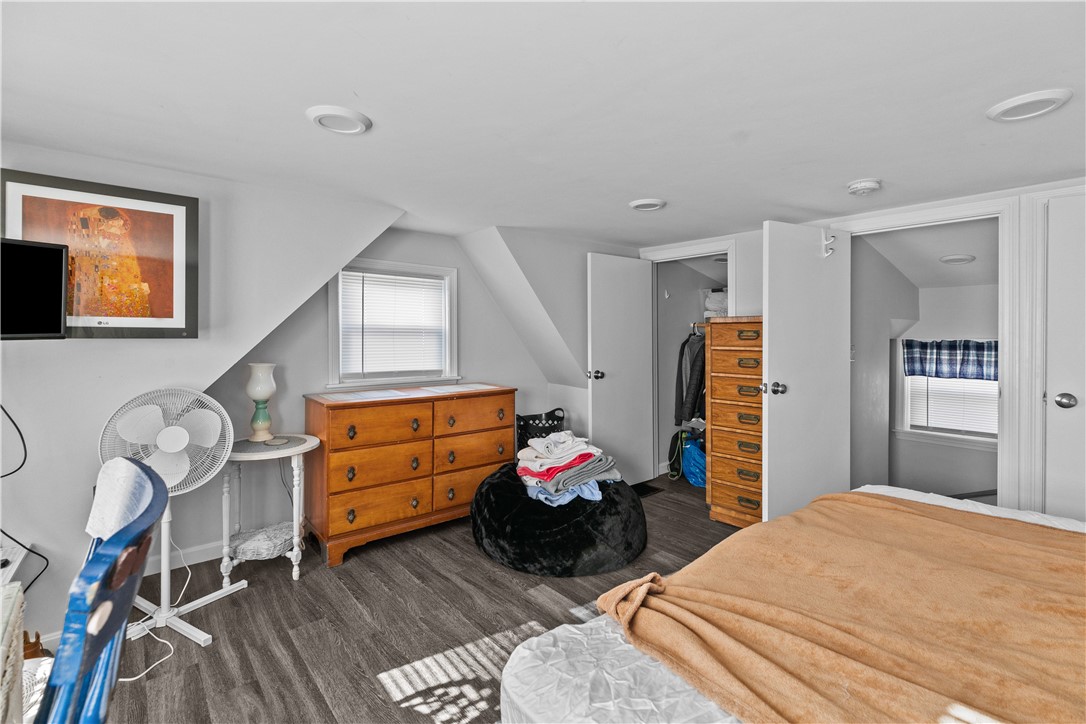 Middletown, Rhode Island 02842, United States, 1 Bedroom Bedrooms, ,2 BathroomsBathrooms,Residential,Active,237911