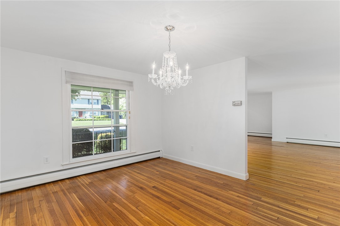 Warwick, Rhode Island 02886, United States, 3 Bedrooms Bedrooms, ,3 BathroomsBathrooms,Residential,Pending,130097