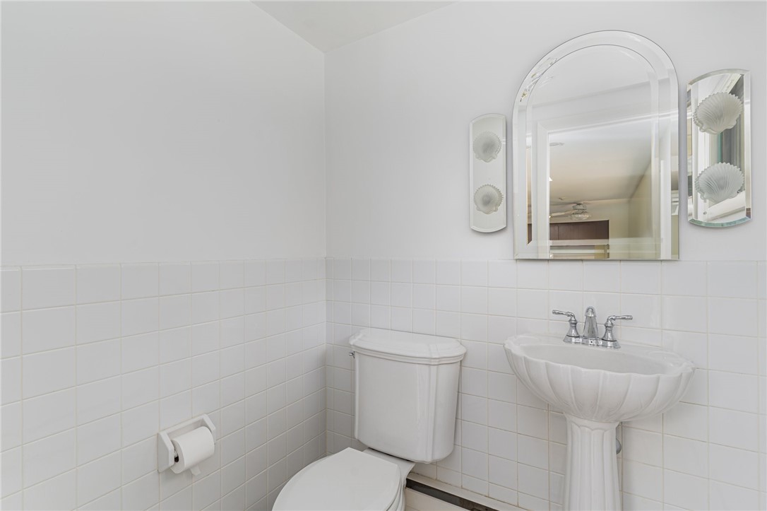 Warwick, Rhode Island 02886, United States, 3 Bedrooms Bedrooms, ,3 BathroomsBathrooms,Residential,Pending,130097