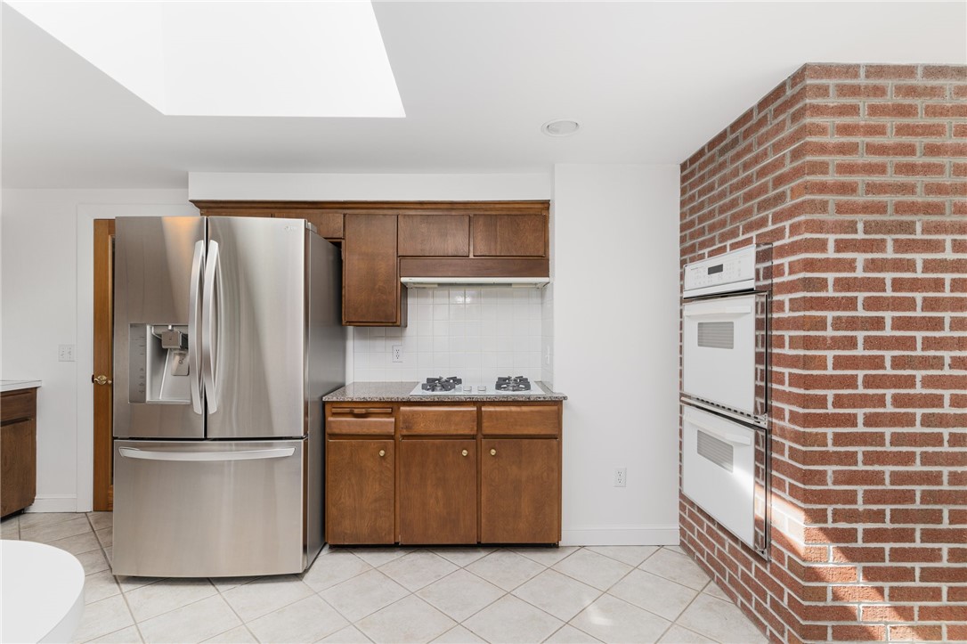 Warwick, Rhode Island 02886, United States, 3 Bedrooms Bedrooms, ,3 BathroomsBathrooms,Residential,Pending,130097