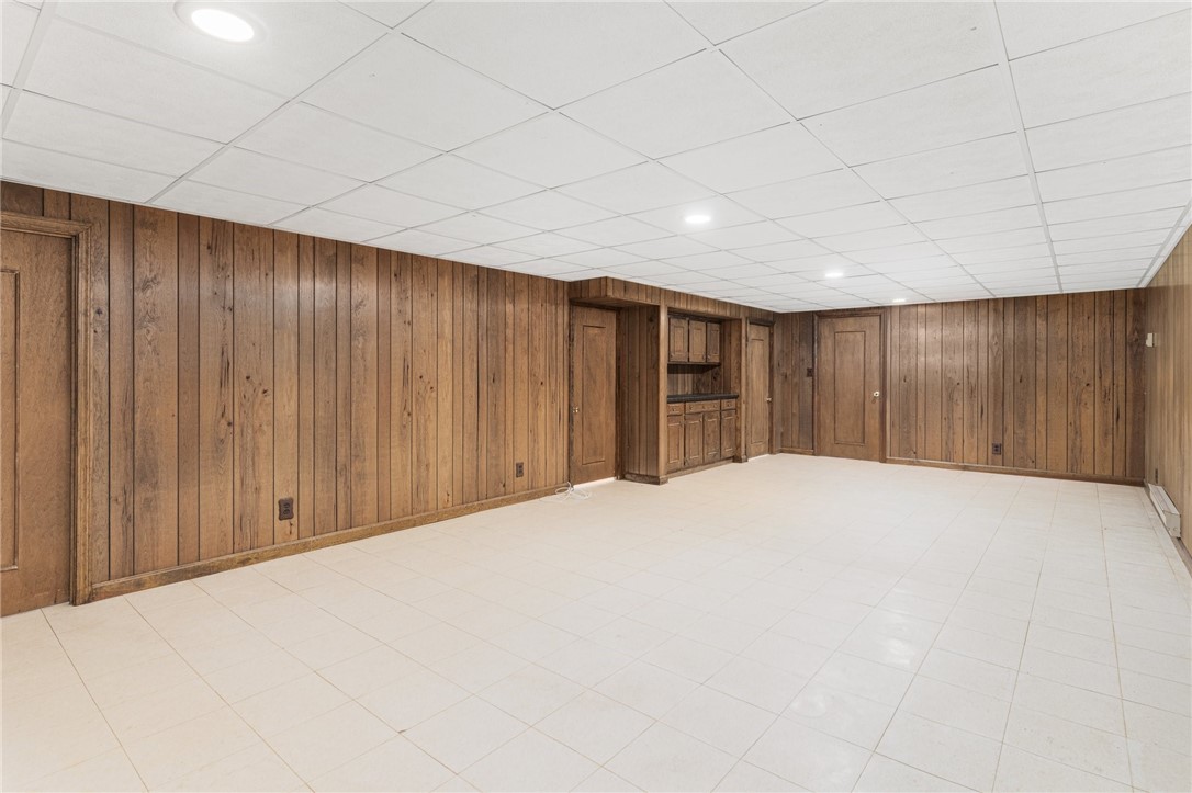 Warwick, Rhode Island 02886, United States, 3 Bedrooms Bedrooms, ,3 BathroomsBathrooms,Residential,Pending,130097