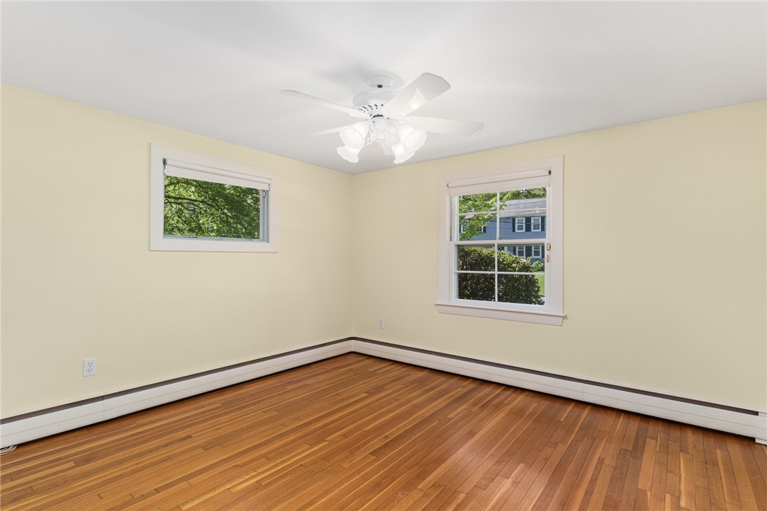 Warwick, Rhode Island 02886, United States, 3 Bedrooms Bedrooms, ,3 BathroomsBathrooms,Residential,Pending,130097