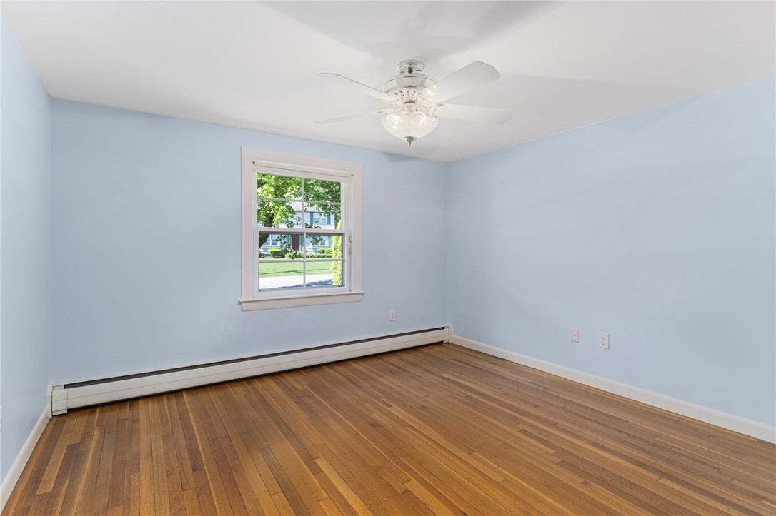 Warwick, Rhode Island 02886, United States, 3 Bedrooms Bedrooms, ,3 BathroomsBathrooms,Residential,Pending,130097