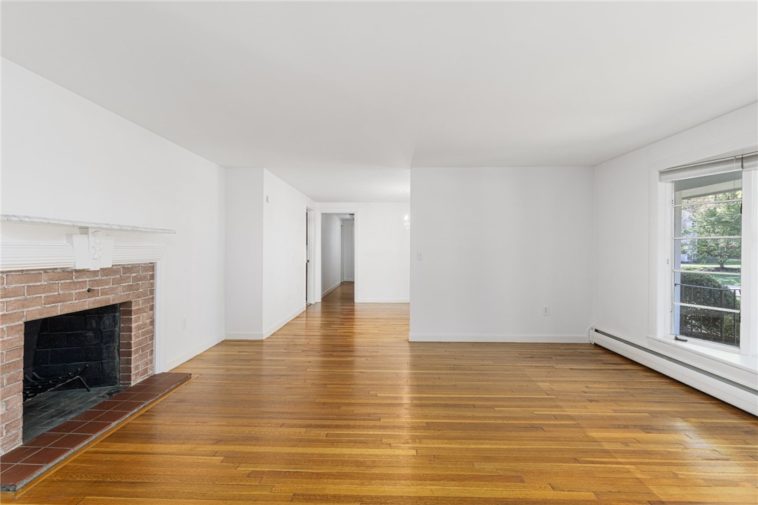 Warwick, Rhode Island 02886, United States, 3 Bedrooms Bedrooms, ,3 BathroomsBathrooms,Residential,Pending,130097