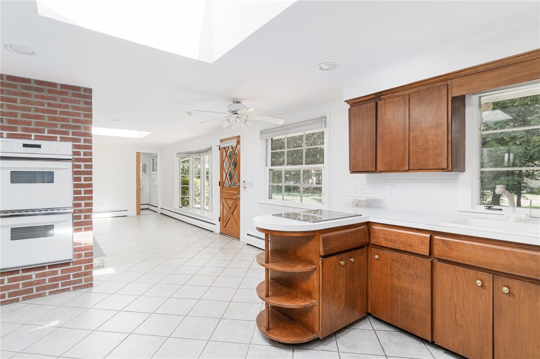 Warwick, Rhode Island 02886, United States, 3 Bedrooms Bedrooms, ,3 BathroomsBathrooms,Residential,Pending,130097