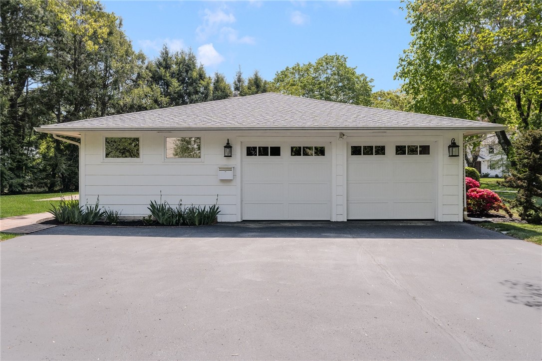 Warwick, Rhode Island 02886, United States, 3 Bedrooms Bedrooms, ,3 BathroomsBathrooms,Residential,Pending,130097