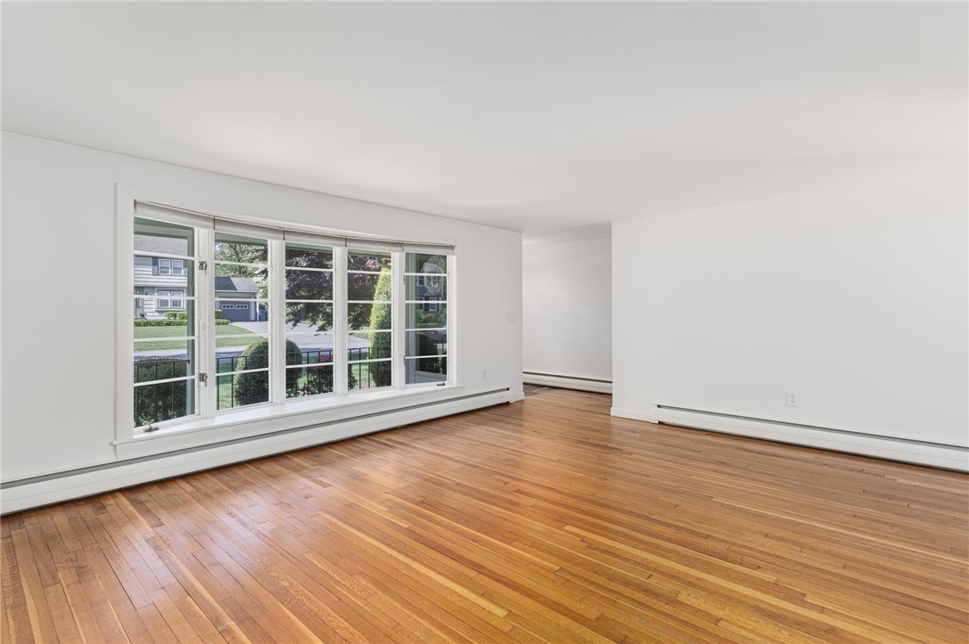 Warwick, Rhode Island 02886, United States, 3 Bedrooms Bedrooms, ,3 BathroomsBathrooms,Residential,Pending,130097