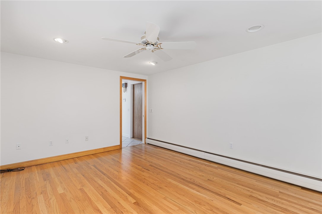 Warwick, Rhode Island 02886, United States, 3 Bedrooms Bedrooms, ,3 BathroomsBathrooms,Residential,Pending,130097