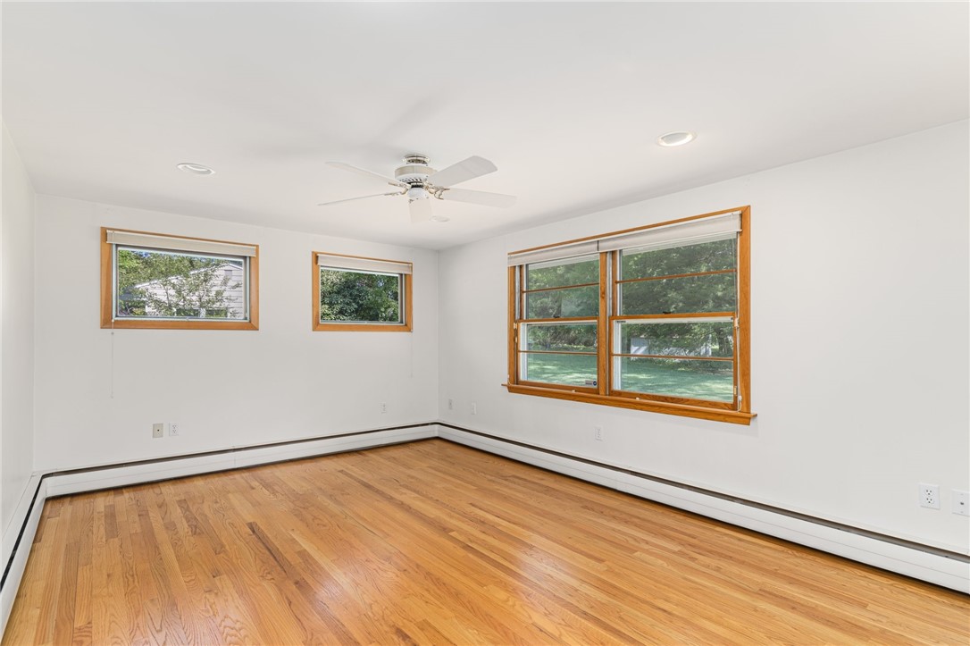 Warwick, Rhode Island 02886, United States, 3 Bedrooms Bedrooms, ,3 BathroomsBathrooms,Residential,Pending,130097