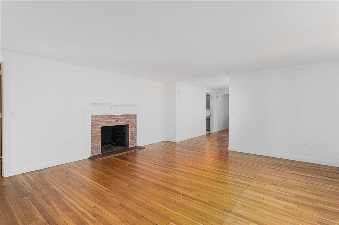 Warwick, Rhode Island 02886, United States, 3 Bedrooms Bedrooms, ,3 BathroomsBathrooms,Residential,Pending,130097