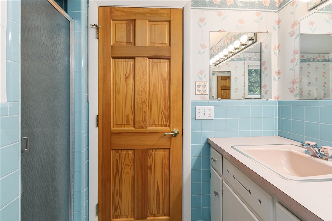 Warwick, Rhode Island 02886, United States, 3 Bedrooms Bedrooms, ,3 BathroomsBathrooms,Residential,Pending,130097