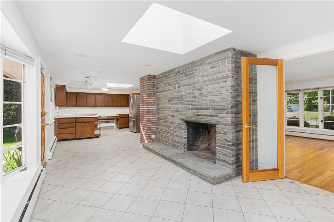 Warwick, Rhode Island 02886, United States, 3 Bedrooms Bedrooms, ,3 BathroomsBathrooms,Residential,Pending,130097