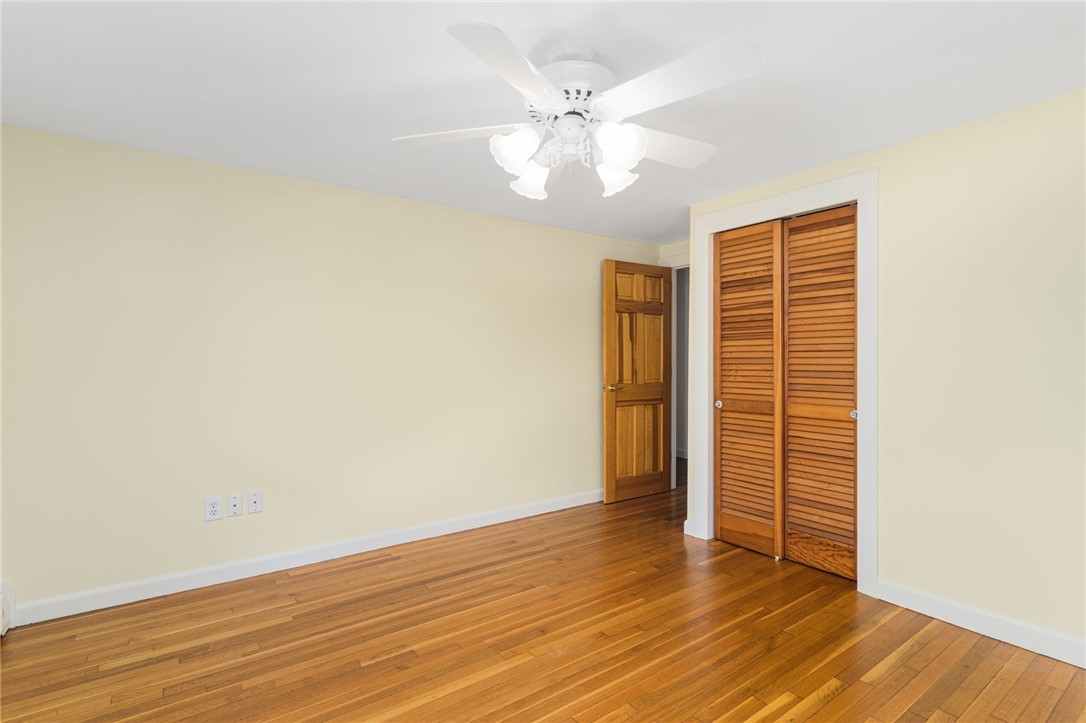 Warwick, Rhode Island 02886, United States, 3 Bedrooms Bedrooms, ,3 BathroomsBathrooms,Residential,Pending,130097