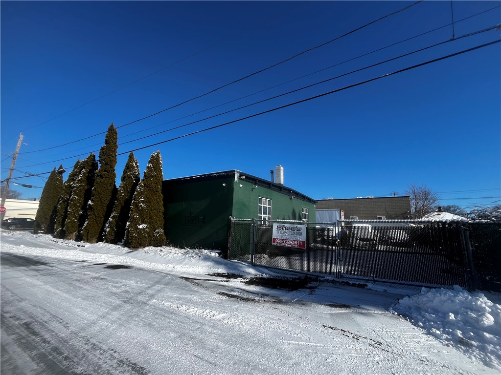 8 Perry Avenue