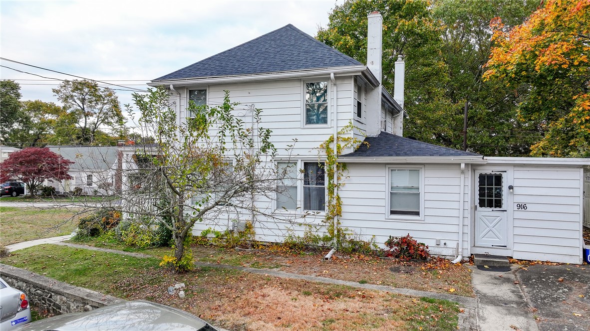 916 BULLOCKS PT Avenue