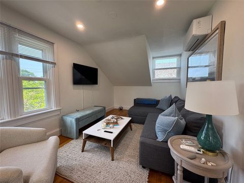 8 Barney Street 3 Newport RI 02840