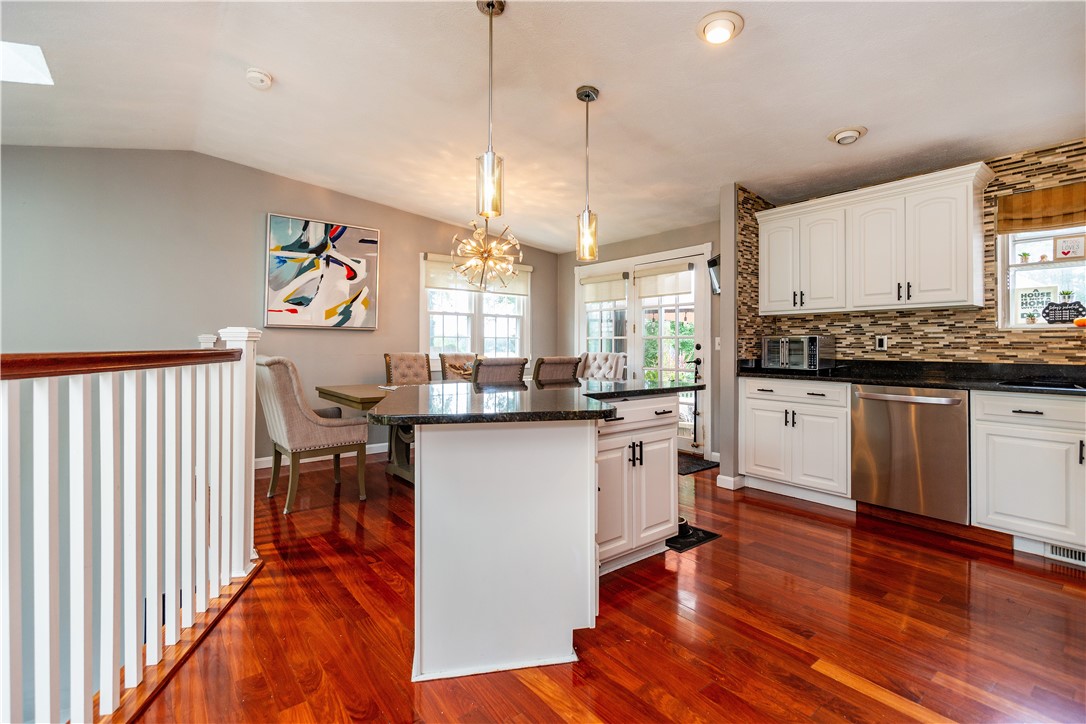 Warwick, Rhode Island 02889, United States, 3 Bedrooms Bedrooms, ,3 BathroomsBathrooms,Residential,Pending,169522