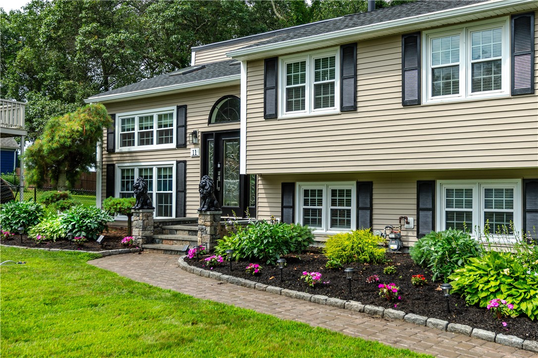 Warwick, Rhode Island 02889, United States, 3 Bedrooms Bedrooms, ,3 BathroomsBathrooms,Residential,Pending,169522