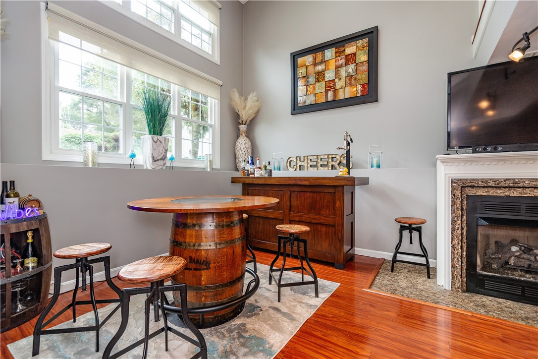 Warwick, Rhode Island 02889, United States, 3 Bedrooms Bedrooms, ,3 BathroomsBathrooms,Residential,Pending,169522