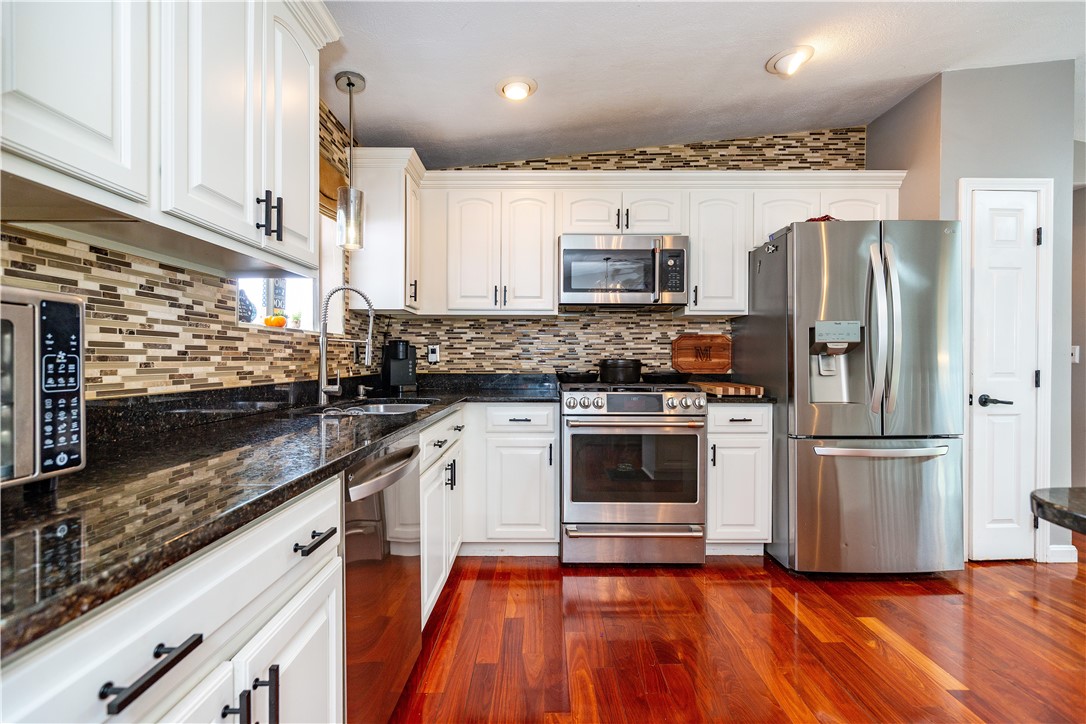 Warwick, Rhode Island 02889, United States, 3 Bedrooms Bedrooms, ,3 BathroomsBathrooms,Residential,Pending,169522