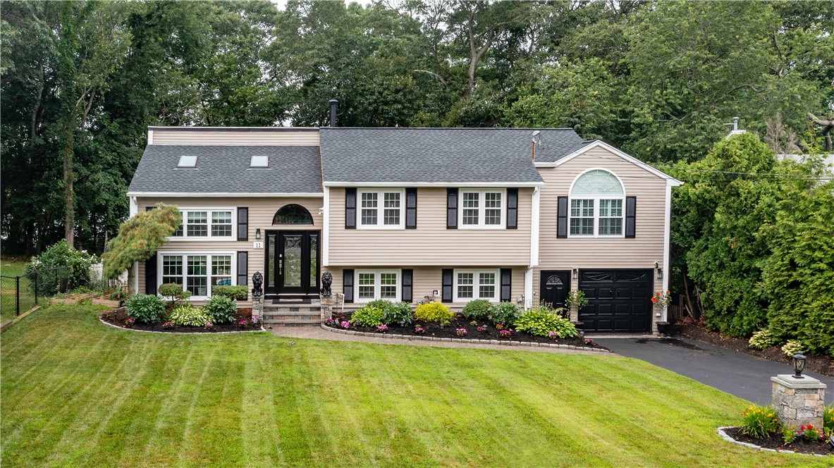 11 Lake Crest Circle