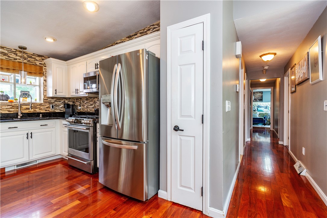 Warwick, Rhode Island 02889, United States, 3 Bedrooms Bedrooms, ,3 BathroomsBathrooms,Residential,Pending,169522