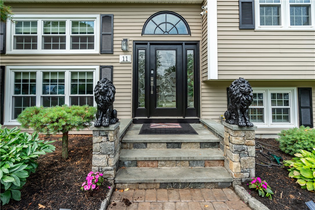 Warwick, Rhode Island 02889, United States, 3 Bedrooms Bedrooms, ,3 BathroomsBathrooms,Residential,Pending,169522