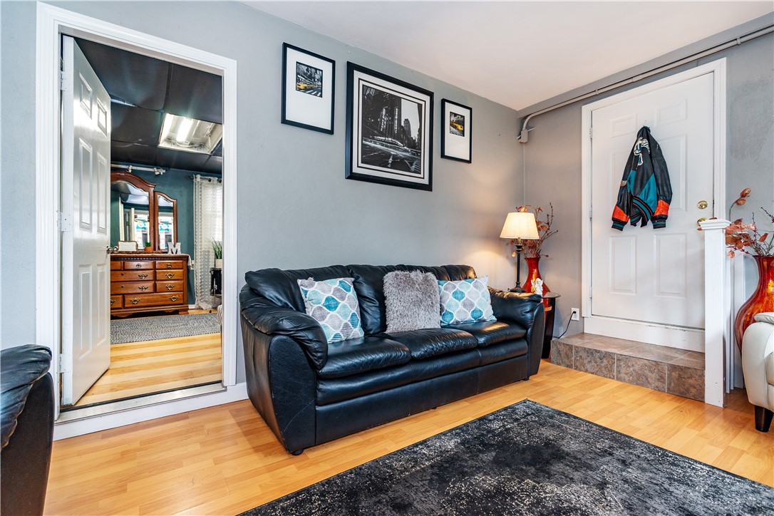 Warwick, Rhode Island 02889, United States, 3 Bedrooms Bedrooms, ,3 BathroomsBathrooms,Residential,Pending,169522