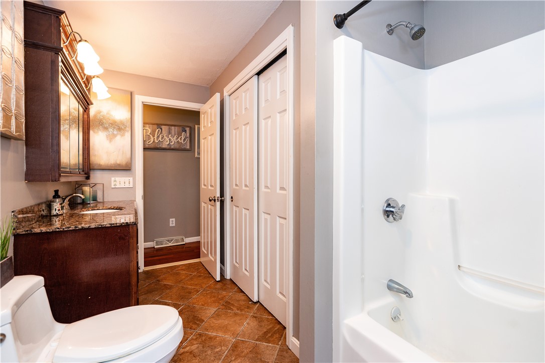 Warwick, Rhode Island 02889, United States, 3 Bedrooms Bedrooms, ,3 BathroomsBathrooms,Residential,Pending,169522