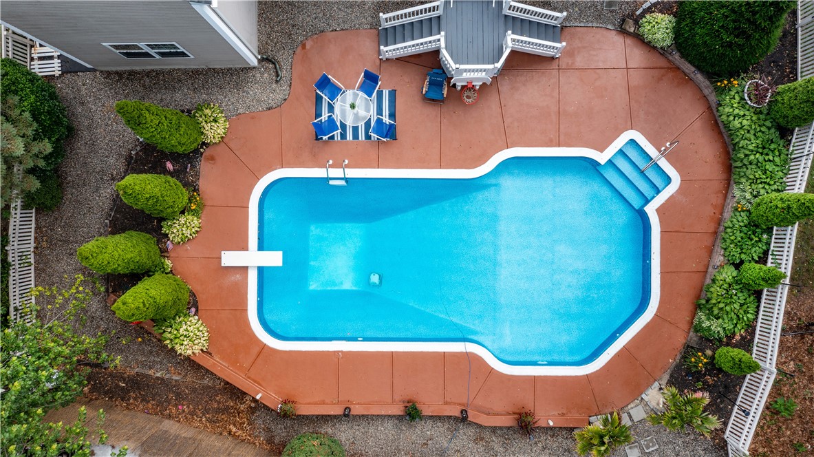 Warwick, Rhode Island 02889, United States, 3 Bedrooms Bedrooms, ,3 BathroomsBathrooms,Residential,Pending,169522