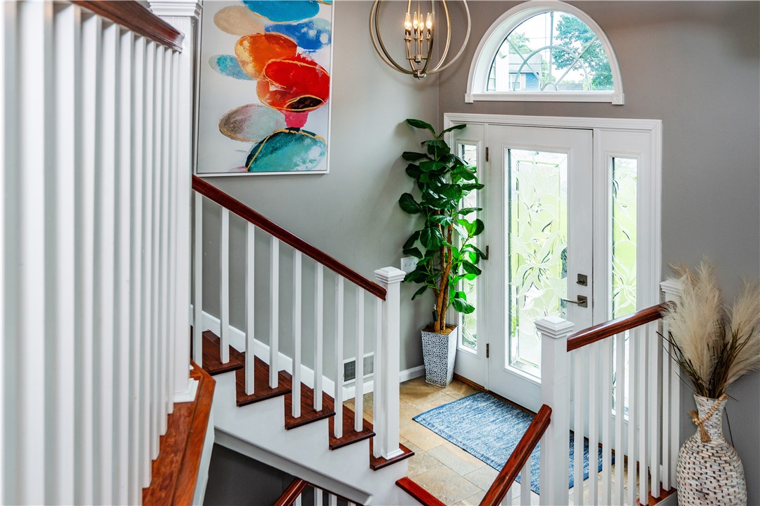 Warwick, Rhode Island 02889, United States, 3 Bedrooms Bedrooms, ,3 BathroomsBathrooms,Residential,Pending,169522