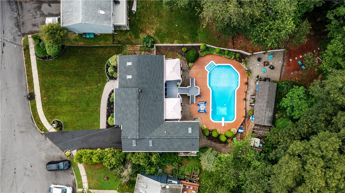 Warwick, Rhode Island 02889, United States, 3 Bedrooms Bedrooms, ,3 BathroomsBathrooms,Residential,Pending,169522