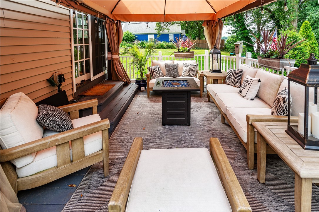 Warwick, Rhode Island 02889, United States, 3 Bedrooms Bedrooms, ,3 BathroomsBathrooms,Residential,Pending,169522