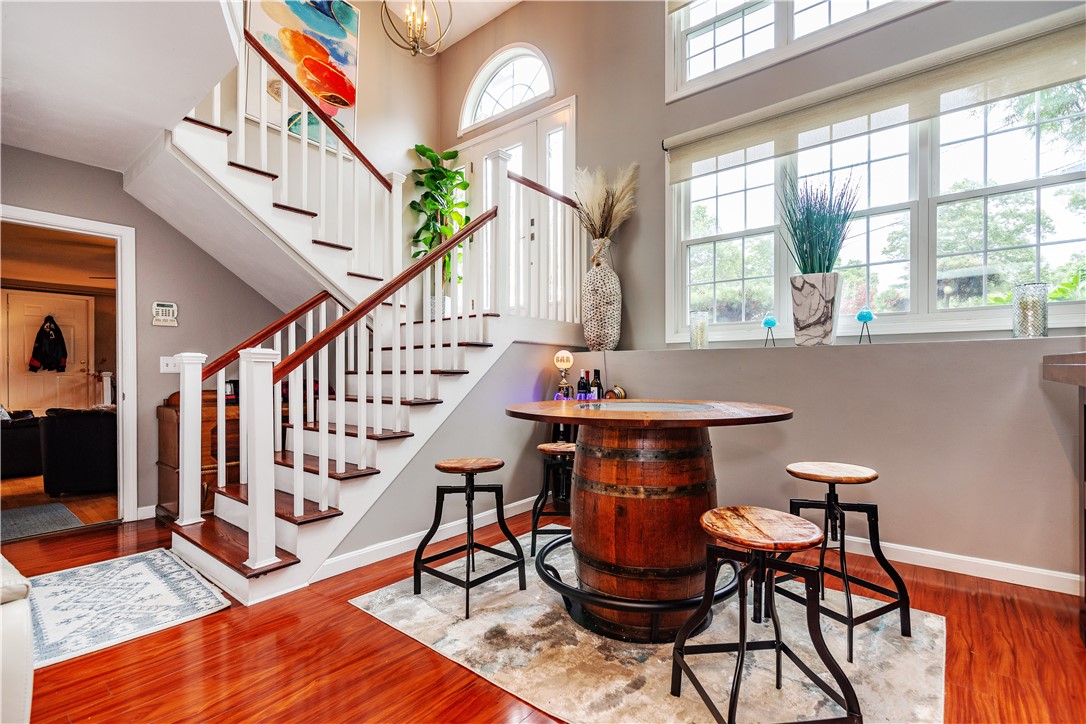 Warwick, Rhode Island 02889, United States, 3 Bedrooms Bedrooms, ,3 BathroomsBathrooms,Residential,Pending,169522