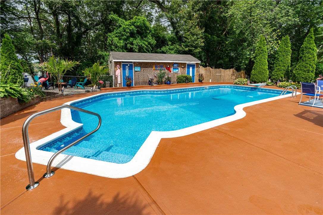 Warwick, Rhode Island 02889, United States, 3 Bedrooms Bedrooms, ,3 BathroomsBathrooms,Residential,Pending,169522